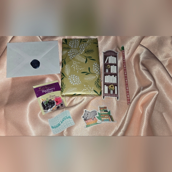 Blind Date with a Book – Curated Pre-Loved Book Package with Tea, and more - Picture 2 of 2